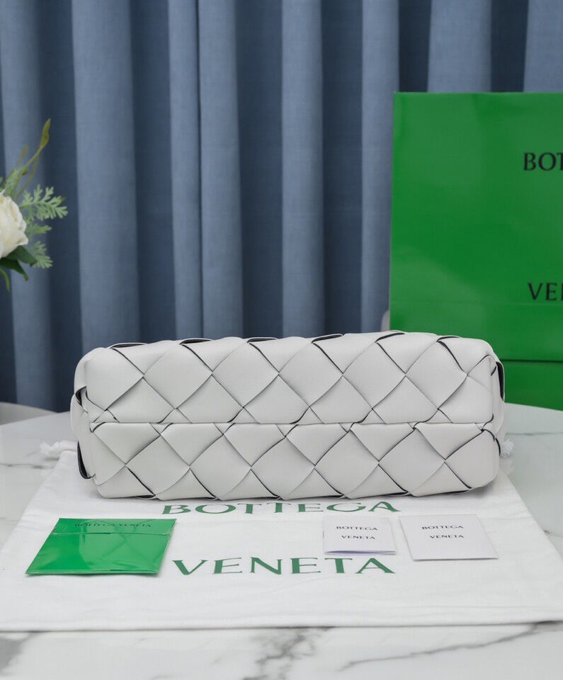 Bottega Veneta Cabat Tote Bag Lambskin White